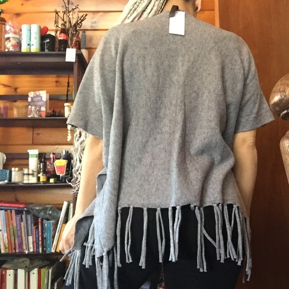 NWT Button Side Poncho - Picture 4 of 10